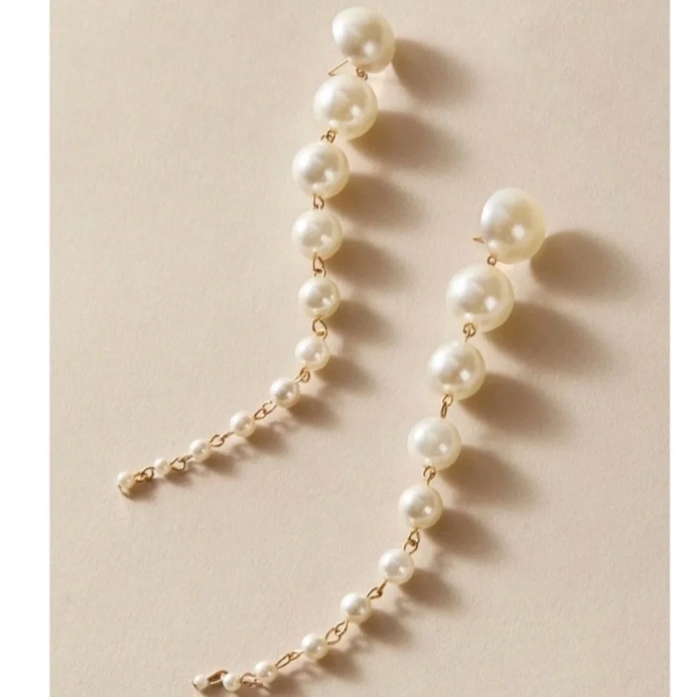 Faux pearls statement drop earrings - Picture 3 of 9